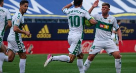 巴塞罗那诺坎普球场激情回归：球队挑战与球迷期待